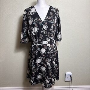 Easley Women's Dress Size L Wrap Short Sleeve Lined Floral Boho‎ Hippie Cottage